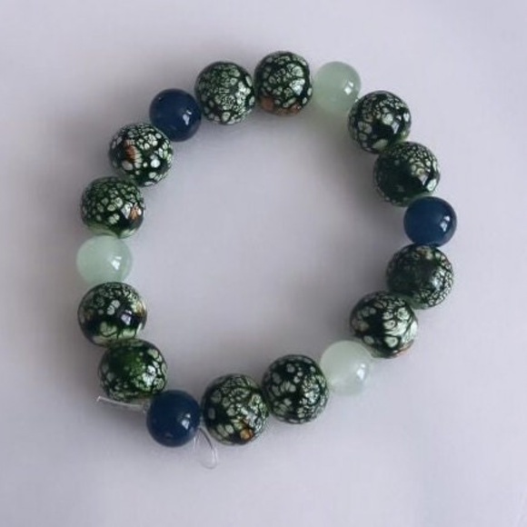 Green Bracelet - Picture 1 of 4